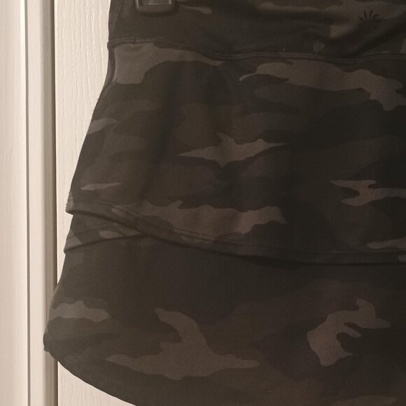 Athleta Girl/Swing Skort/Girls M 8-10/Black Gray Camo/Athletic Activewear - Picture 2 of 9